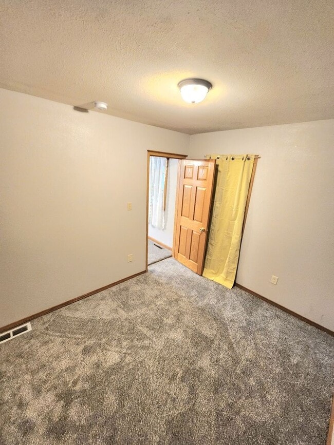 Building Photo - 2 Bedroom/2 Bath House