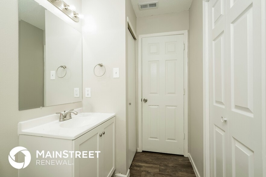 Building Photo - 13066 N Becks Grove Dr