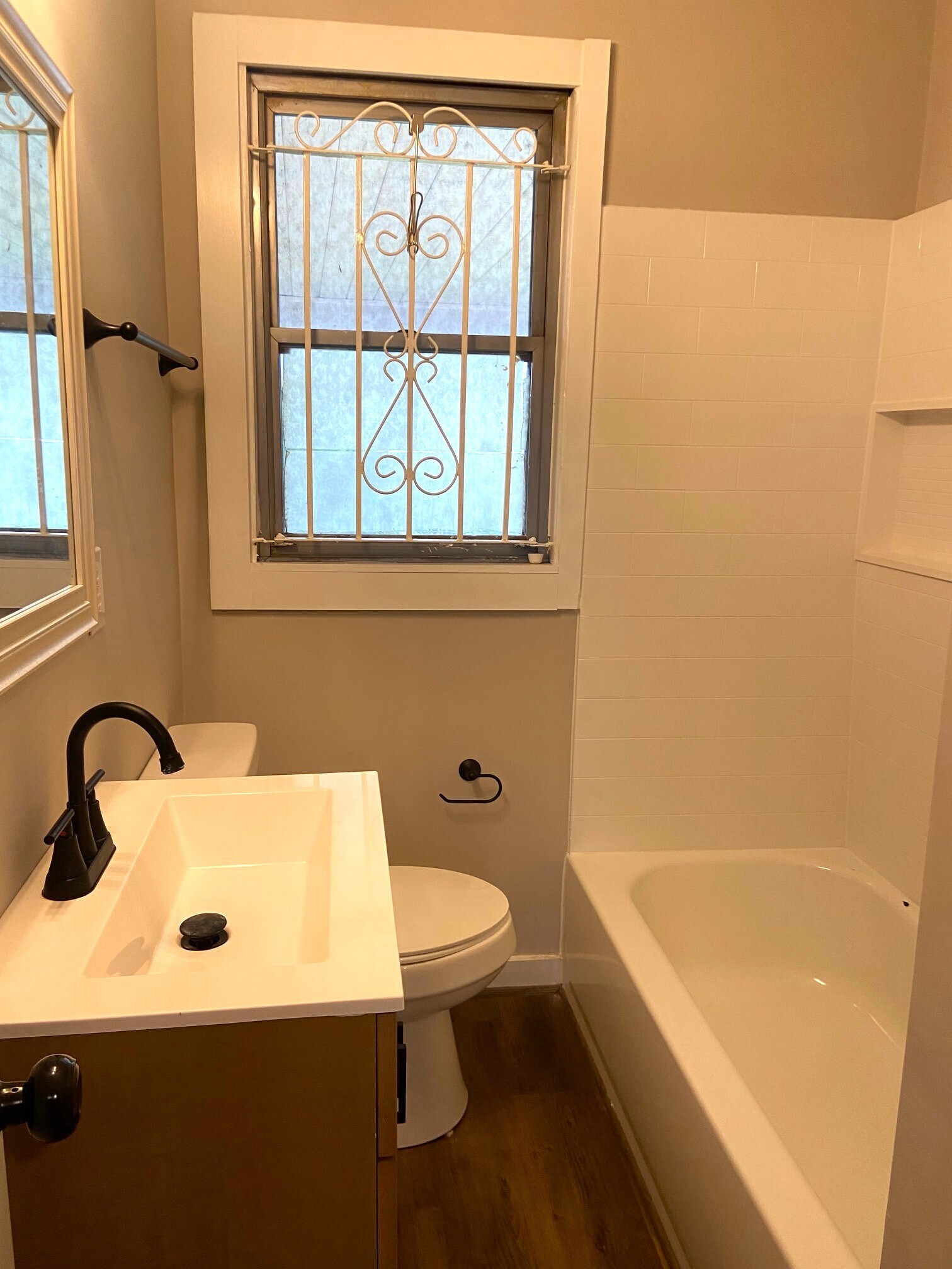 Building Photo - 56 18th Ave S