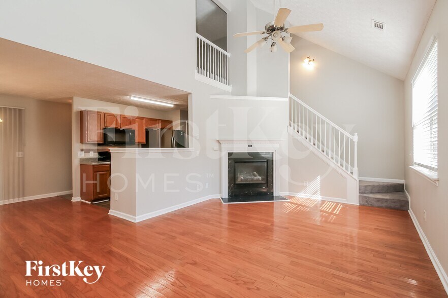 Building Photo - 3080 Lakeside Cir