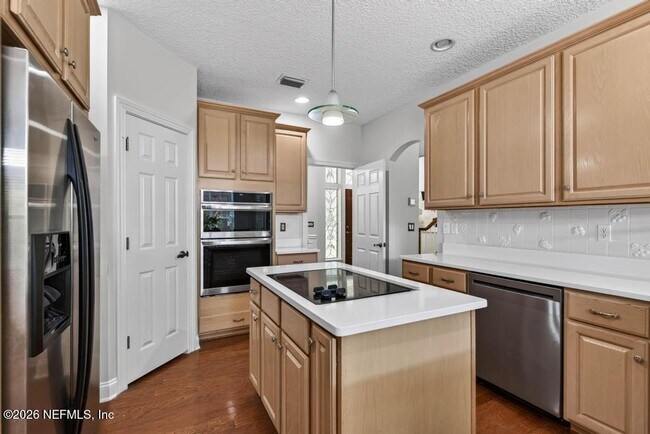 Building Photo - 413 River Birch Ln