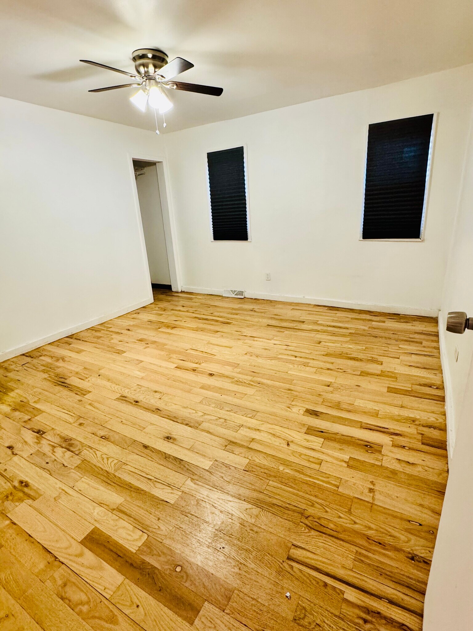 Building Photo - 4342 S Wells St