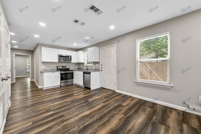 Building Photo - 417 High School Ln