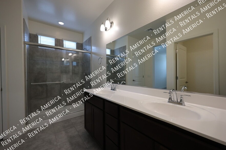 Building Photo - 1142 E Westwood Dr