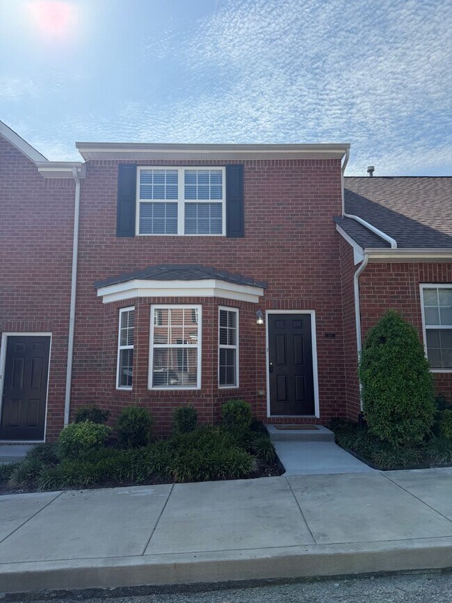 Building Photo - 2 Bedroom Brick Townhome in Franklin,TN's Desirable Hardison Hills Community