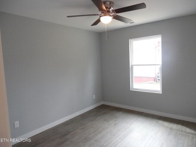 Building Photo - 3615 Lyle Ave