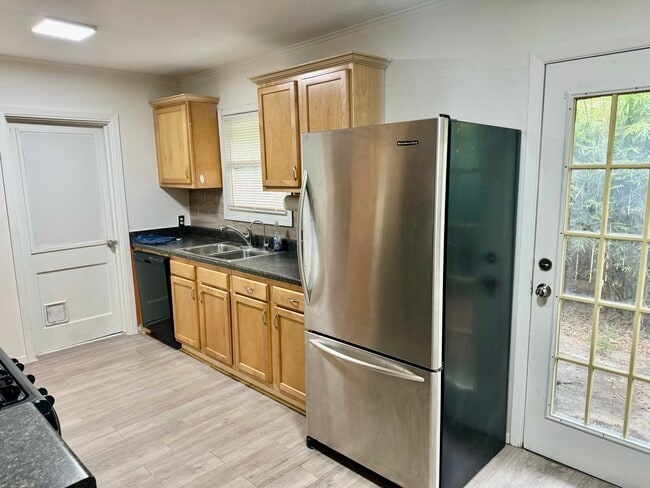 Kitchen - 3914 Ella Blvd