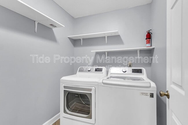 Building Photo - 206 Pine Shadow Dr