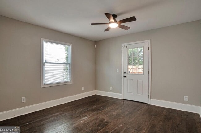 Building Photo - 985 Fair St SW