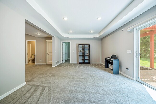 Building Photo - 348 Sedgewood Ln