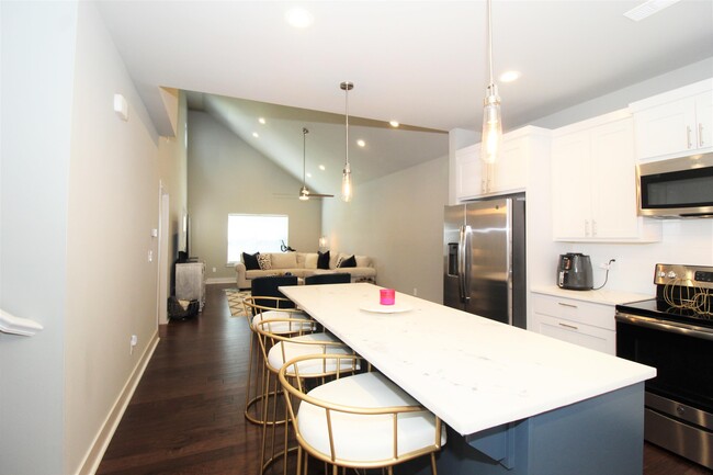 Building Photo - 2047 S Florida Way