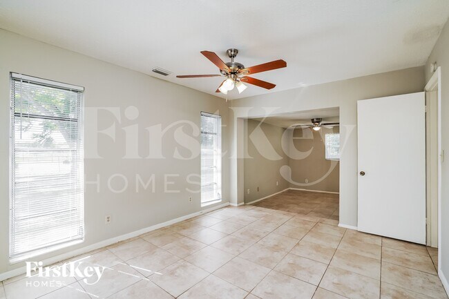 Building Photo - 1802 Ridgecrest St