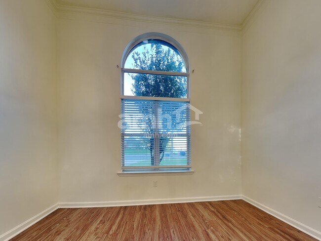 Building Photo - 6145 Sandbourne E