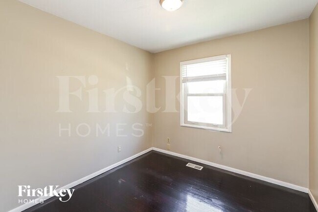 Building Photo - 521 Fairlane St