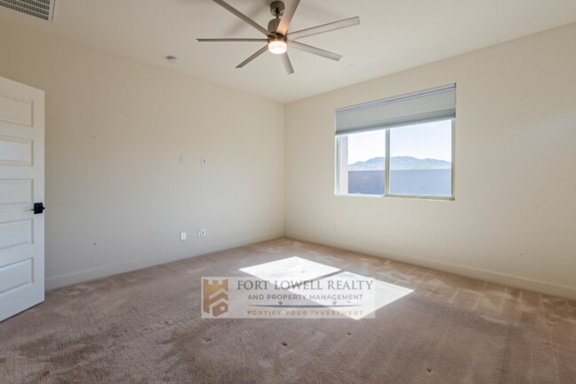 Building Photo - 8443 S 164th Dr