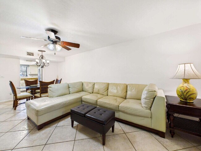 Building Photo - Furnished 2BR/2BA Pine Haven Condo with Pr...