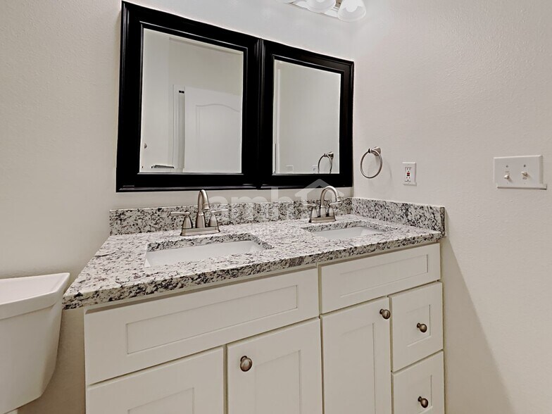 Building Photo - 344 Red Kite Dr