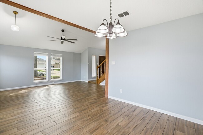 Building Photo - 7235 Battle Hills Dr