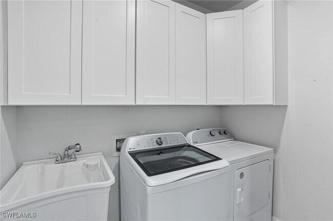 Building Photo - 2314 NW 33rd Pl