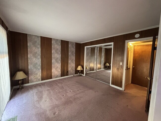Building Photo - Amazing large 3-bedroom home in highly desirable neighborhood in Placerville with pool!