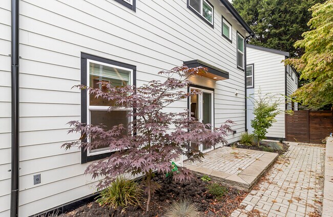 Building Photo - 11517 5th Ave NE