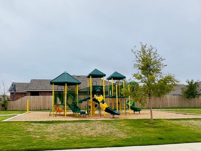 Building Photo - $500 MOVE-IN SPECIAL: New 3/2/2 in Frenshi...