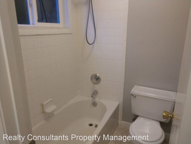 Building Photo - 4 br, 2 bath House - 1701 Elkhart Drive