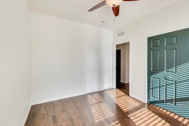 Building Photo - 513 Grove Ln