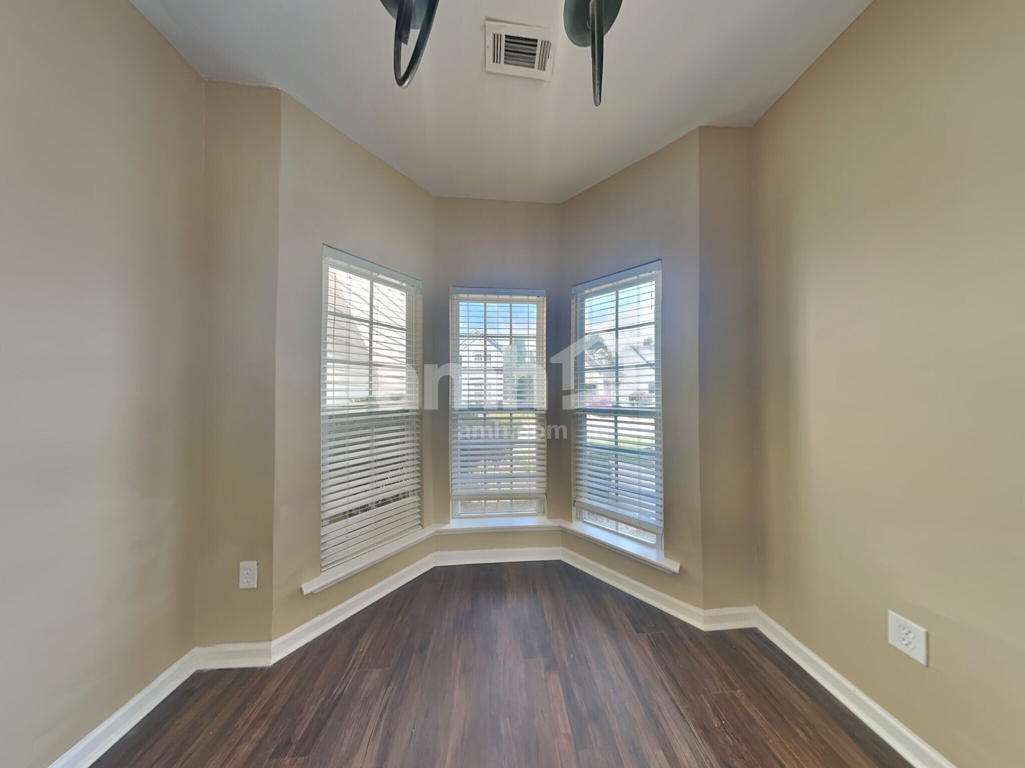 Building Photo - 129 Pin Oak Ct