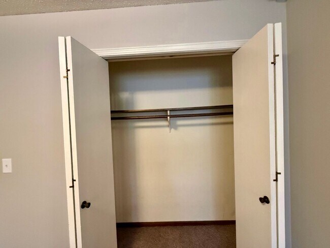 Building Photo - 2 Bedroom Duplex In Wyoming Available December 1st