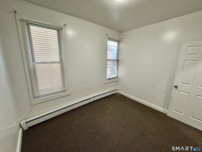 Building Photo - 182 Black Rock Ave