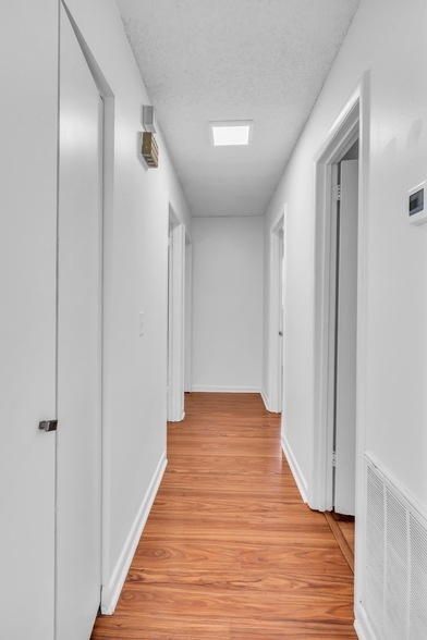 Building Photo - 3232 Hinkle Dr