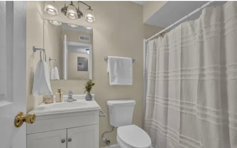 Building Photo - 4141 Spirea Dr