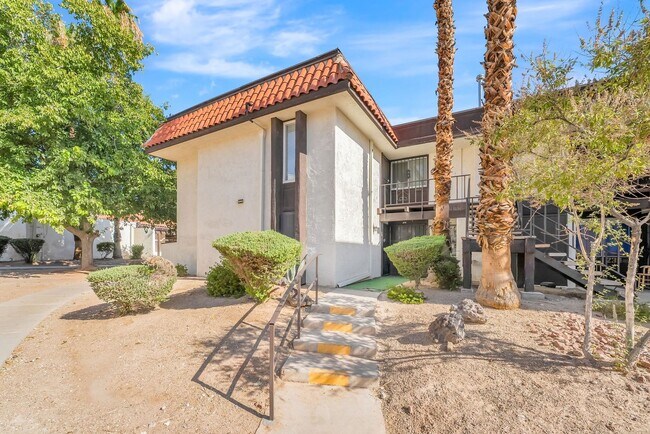 Building Photo - 1405 Vegas Valley Dr