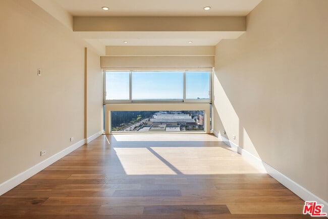 Building Photo - 2220 Ave of the Stars