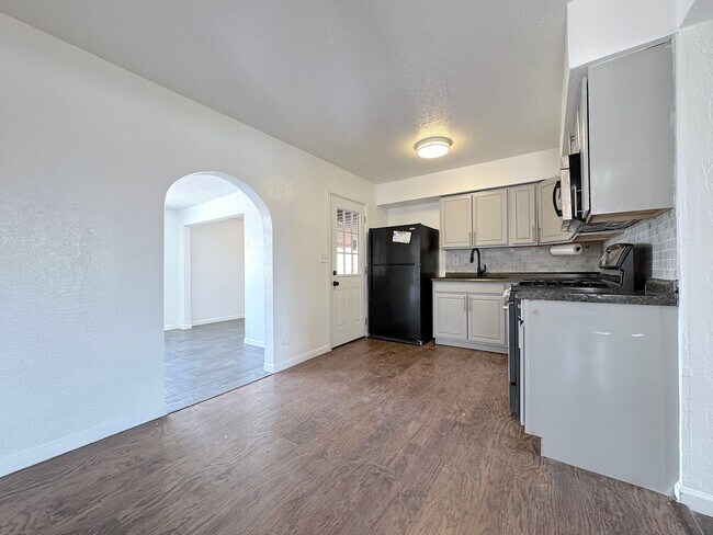 Building Photo - Northeast El Paso 4 Bed Refrig A/C