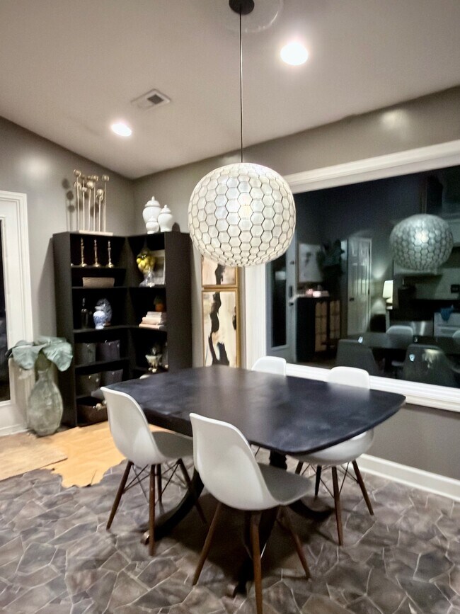 Building Photo - 1044 Hummingbird Ln