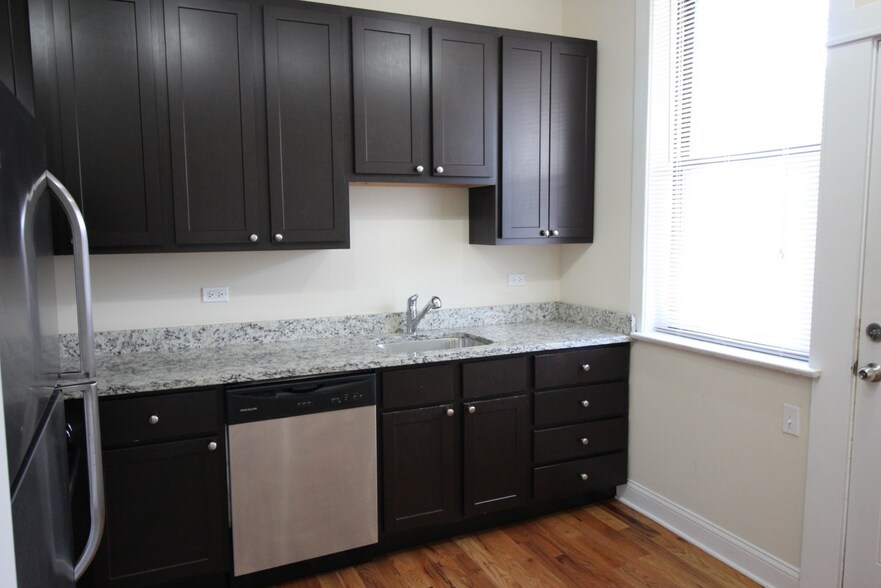 Stainless Steel Appliances incl. Dishwasher - 6718 N Lakewood Ave