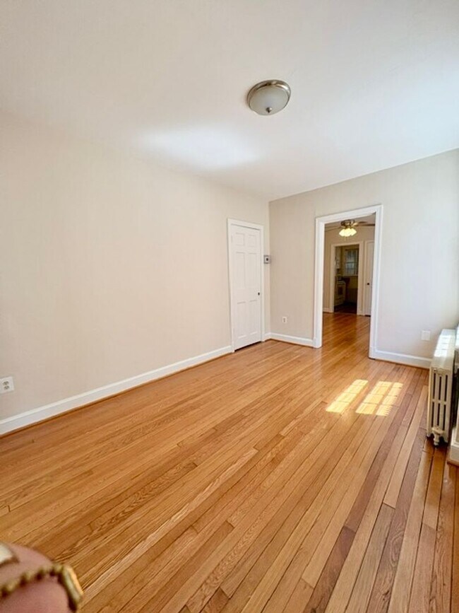 Building Photo - 4534 Avondale St