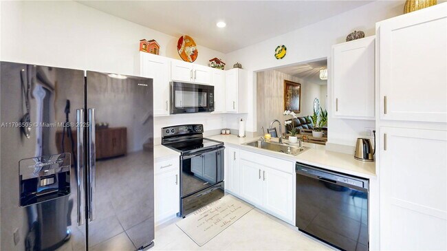 Building Photo - 545 NE 5th Pl