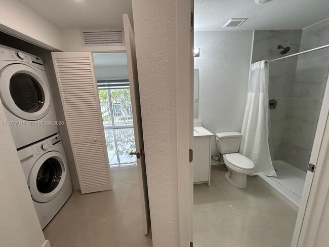 Building Photo - 25814 SW 144th Ct