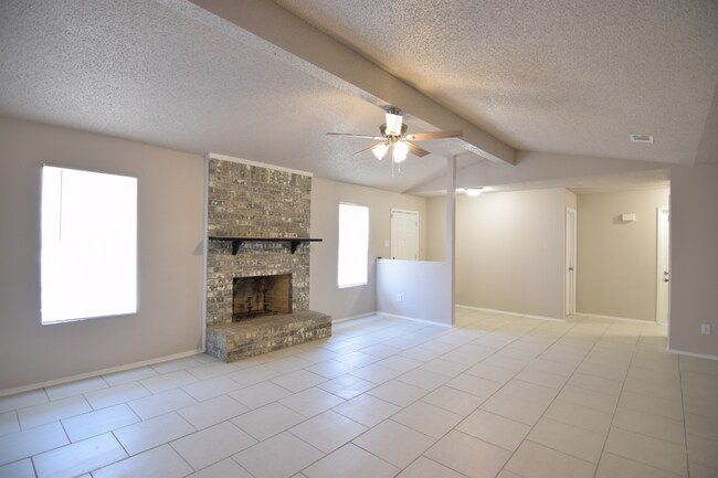 Building Photo - 402 William Tell Dr