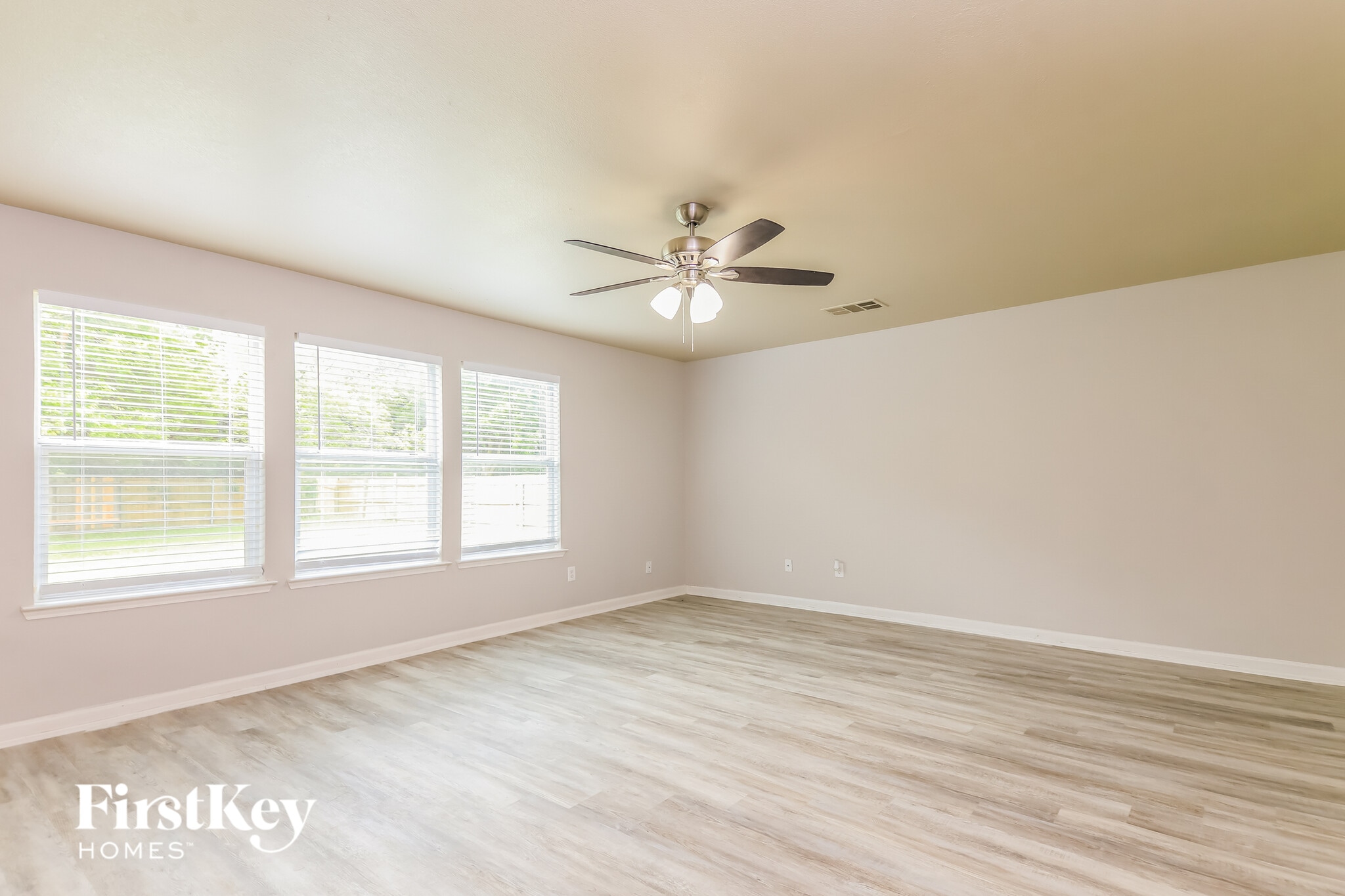 Building Photo - 3605 Smoketree Dr