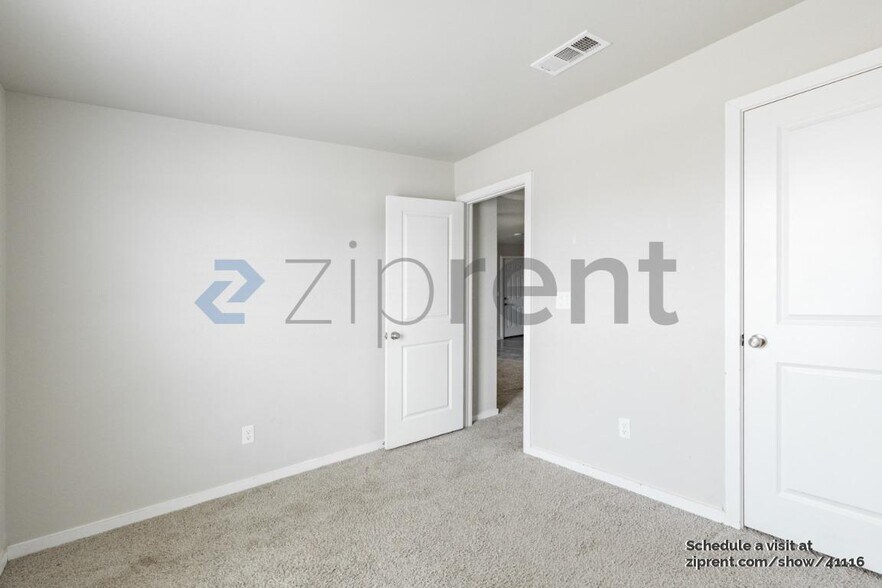 Building Photo - 1318 E 93rd St