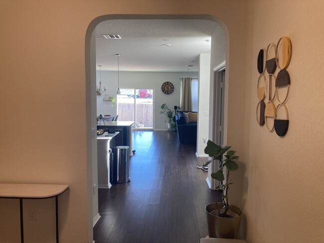 Building Photo - Charming 4 beds 2.5 baths in Pflugerville
