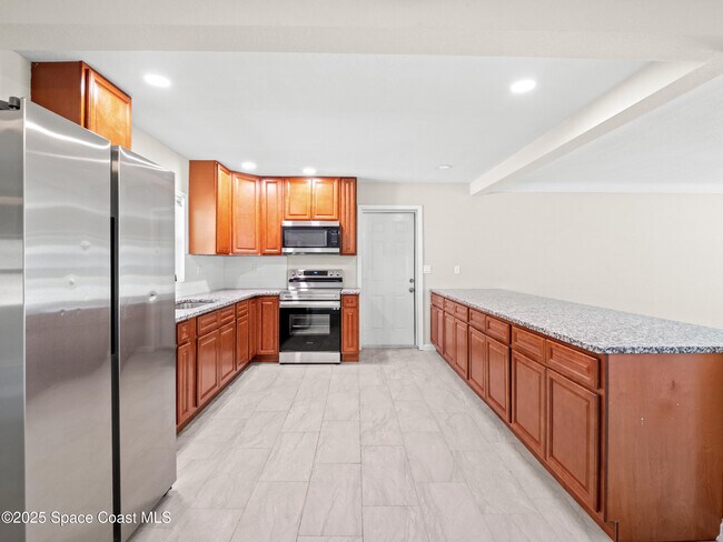 Building Photo - 7740 Pine Lake Dr