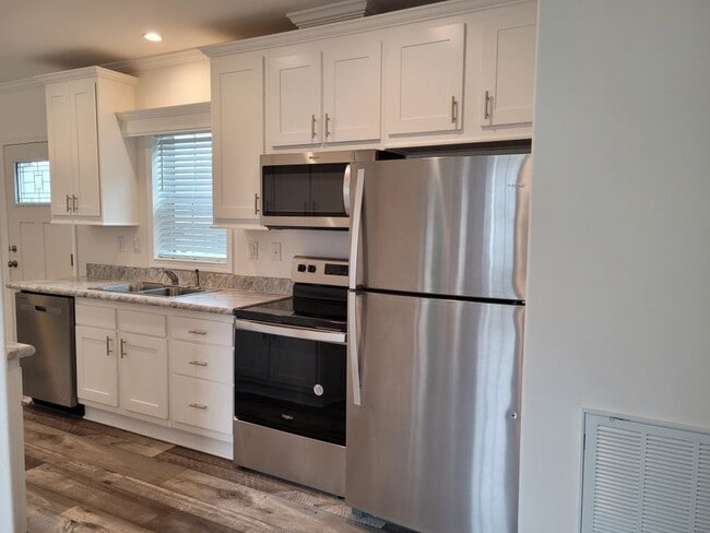 Building Photo - 5600 Jennie St