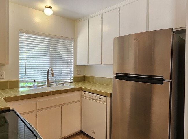Building Photo - Rarely Available, Single-story, 2Bd 2Ba re...