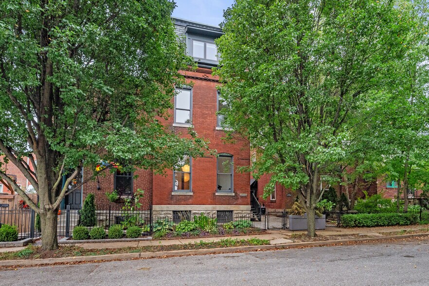 Building Photo - 2014 James St