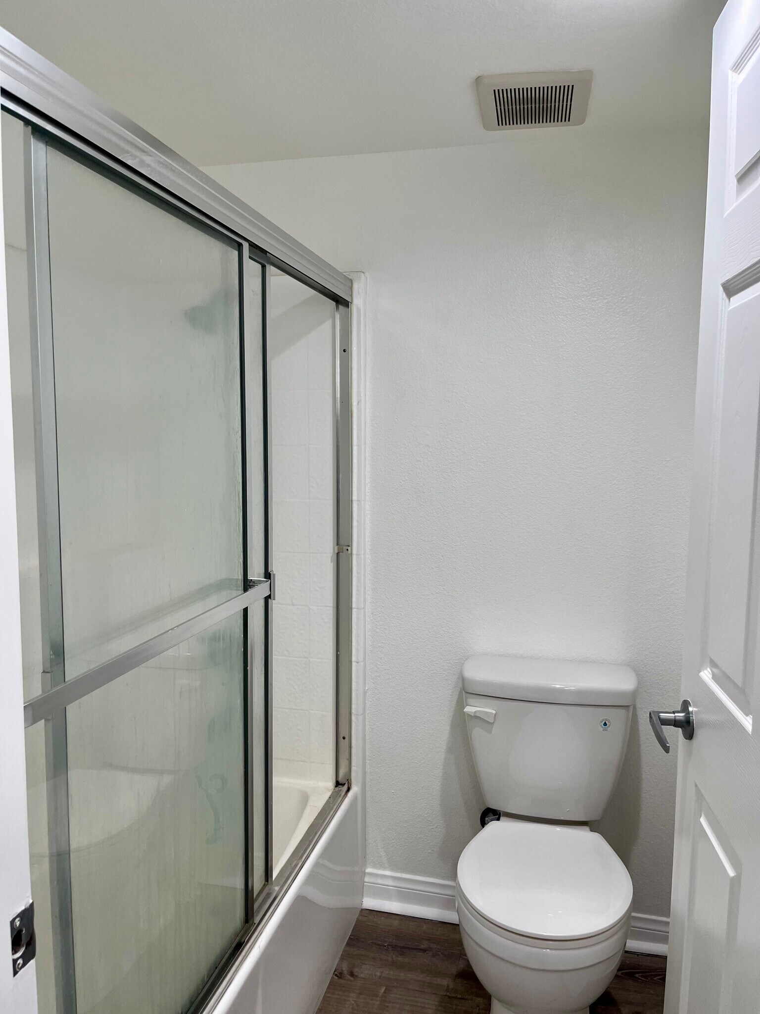 Two suites, ideal for home sharing! - 21400 Burbank Blvd